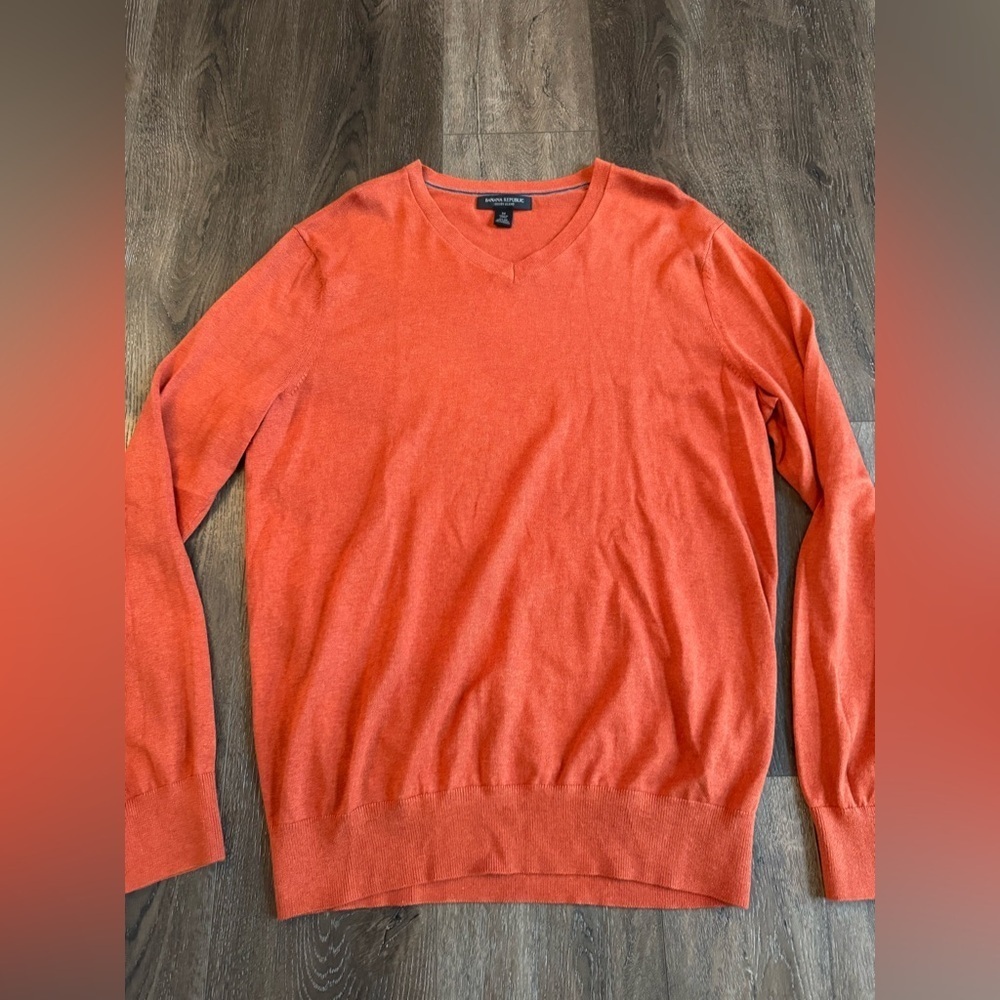 Banana Republic Men's V-Neck Sweater in Orange, size medium, luxury blend - Picture 2 of 5